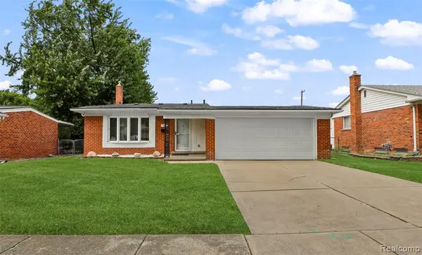 1326 W Elmwood, Clawson, MI 48017