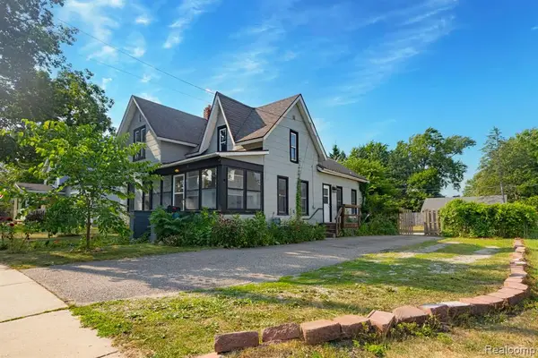 204 Oakland, Holly, MI 48442