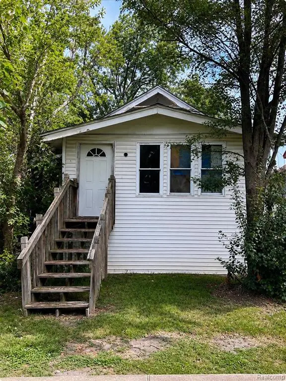 734 Barrie, Flint, MI 48507