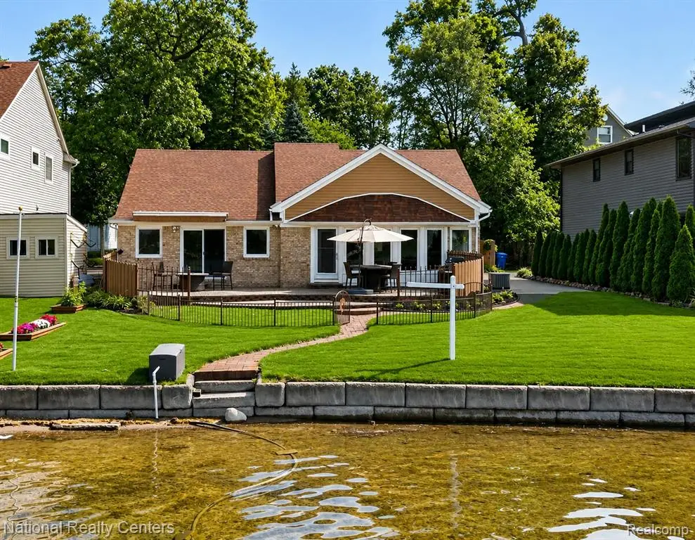 560 Black Oaks, Howell, MI 48843 - #1