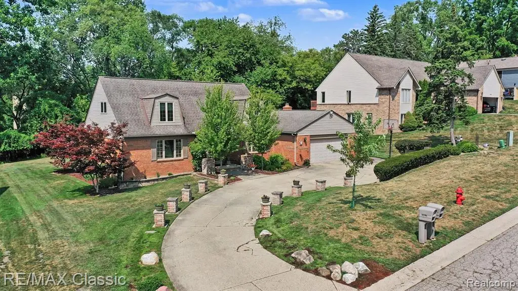 4590 Pine Village, West Bloomfield, MI 48323 - #1