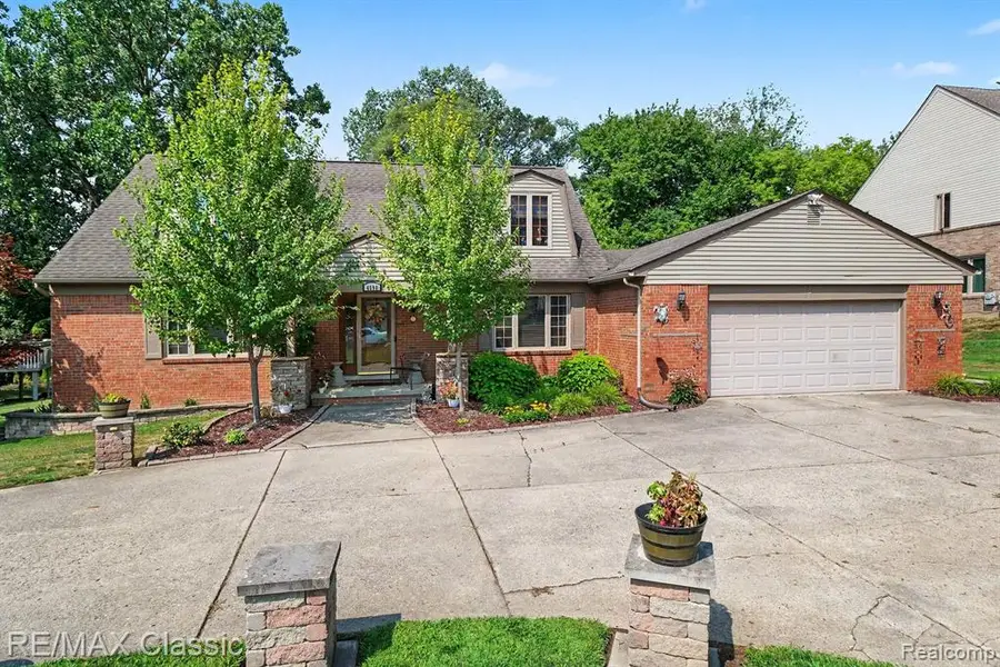 4590 Pine Village, West Bloomfield, MI 48323 - #2