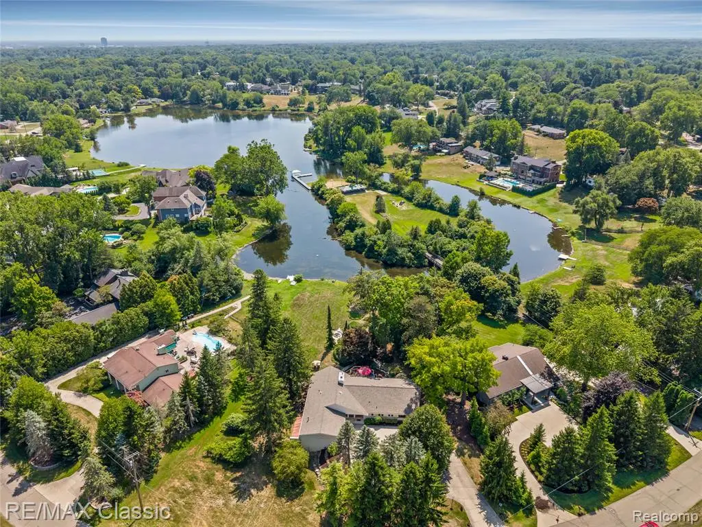 6600 Valley Spring, Bloomfield Hills, MI 48301 - #1