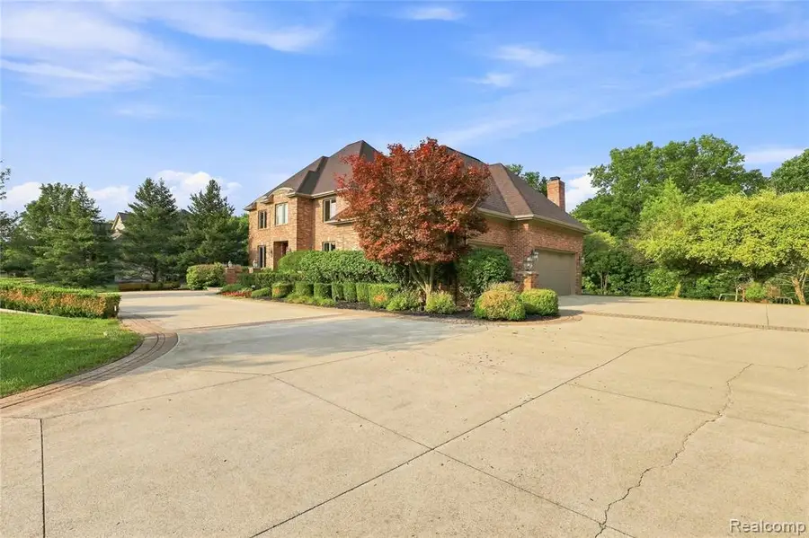 8263 Pine Hollow, Grand Blanc, MI 48439 - #2