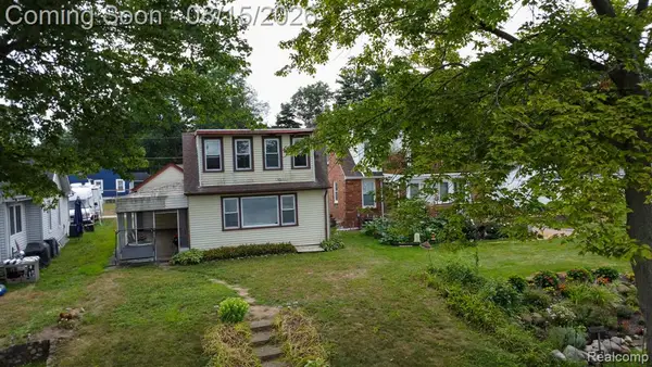 9556 Round Lake, White Lake, MI 48386