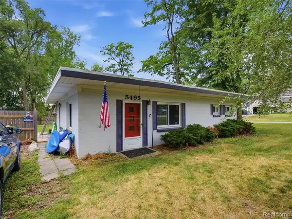 5495 Savoy, Waterford, MI 48327