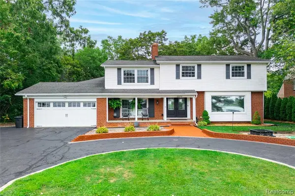 22271 West River, Grosse Ile, MI 48138