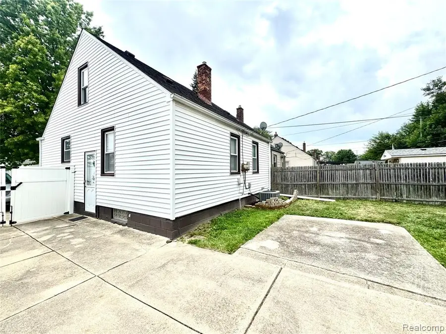 1930 Leblanc, Lincoln Park, MI 48146 - #3