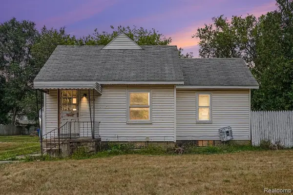 725 E Sherman, Holly, MI 48442