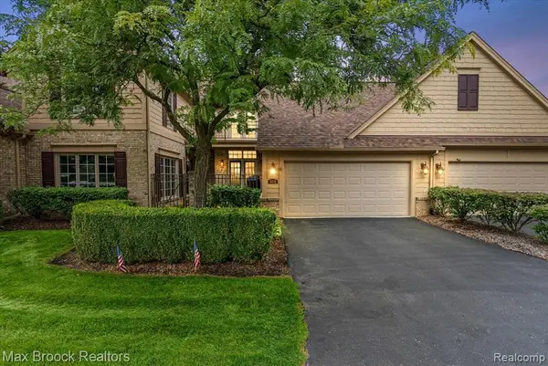 654 Deauville Lane, Bloomfield Hills, MI 48304