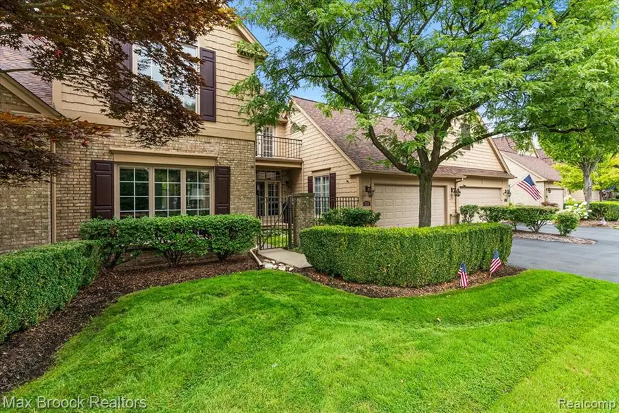 654 Deauville Lane, Bloomfield Hills, MI 48304 - #2