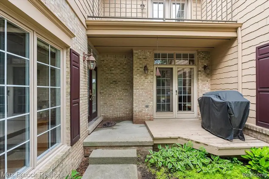 654 Deauville Lane, Bloomfield Hills, MI 48304 - #3