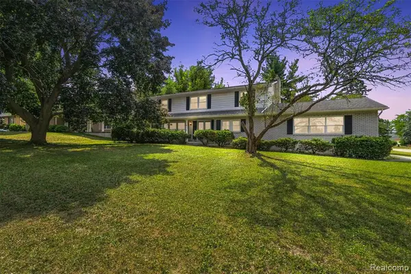 1615 Wagon Wheel, Grand Blanc, MI 48439