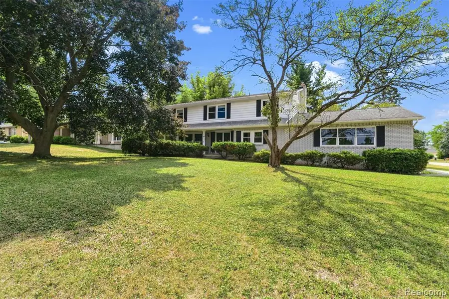 1615 Wagon Wheel, Grand Blanc, MI 48439 - #2