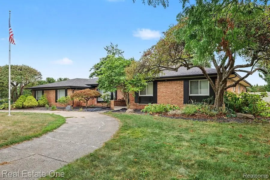 11584 Chicago, Warren, MI 48093 - #2