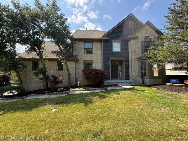 3382 Long Meadow, West Bloomfield, MI 48324