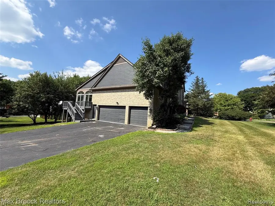 3382 Long Meadow, West Bloomfield, MI 48324 - #3