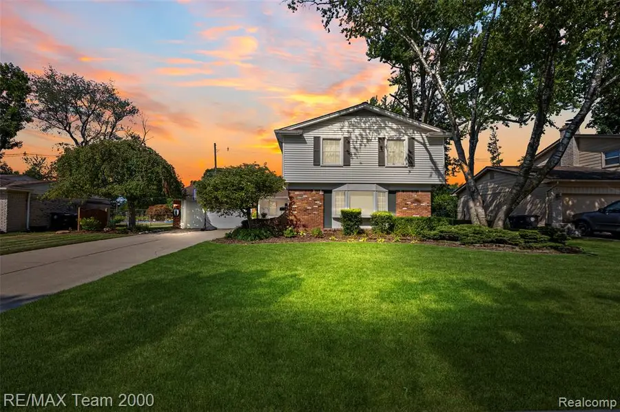15785 Edgewood, Livonia, MI 48154 - #2