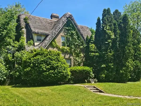 303 Ottawa, Pontiac, MI 48341