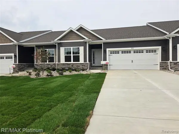 832 Oakwood #34, Fenton, MI 48430