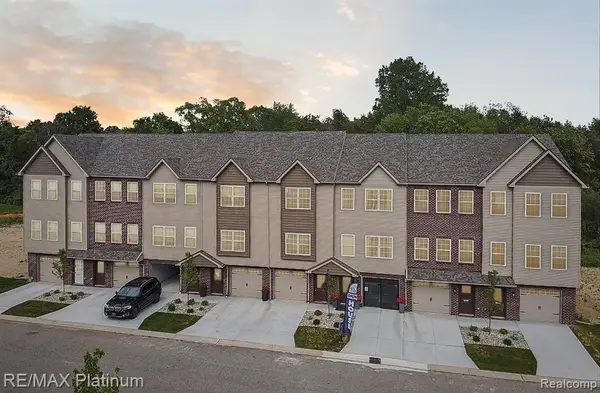 1666 Pinecroft #68, Howell, MI 48855