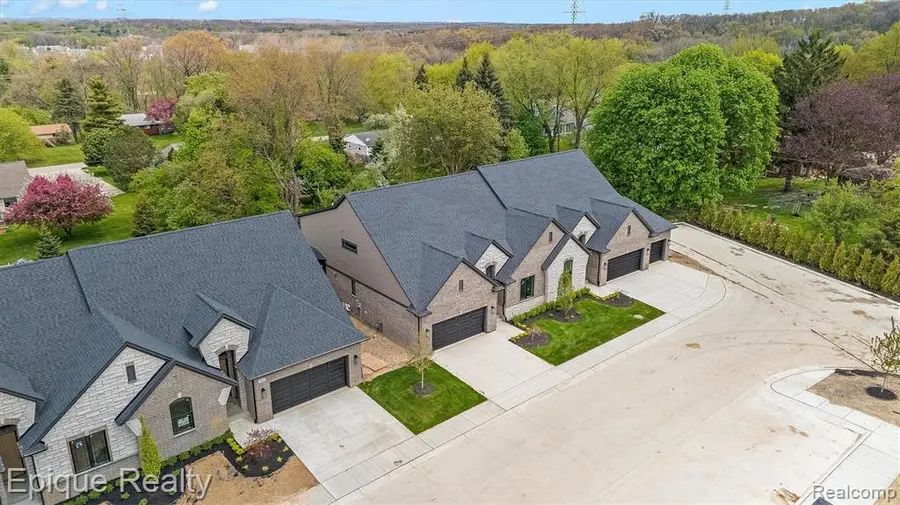 3358 Cornerstone #10, Lake Orion, MI 48360 - #3