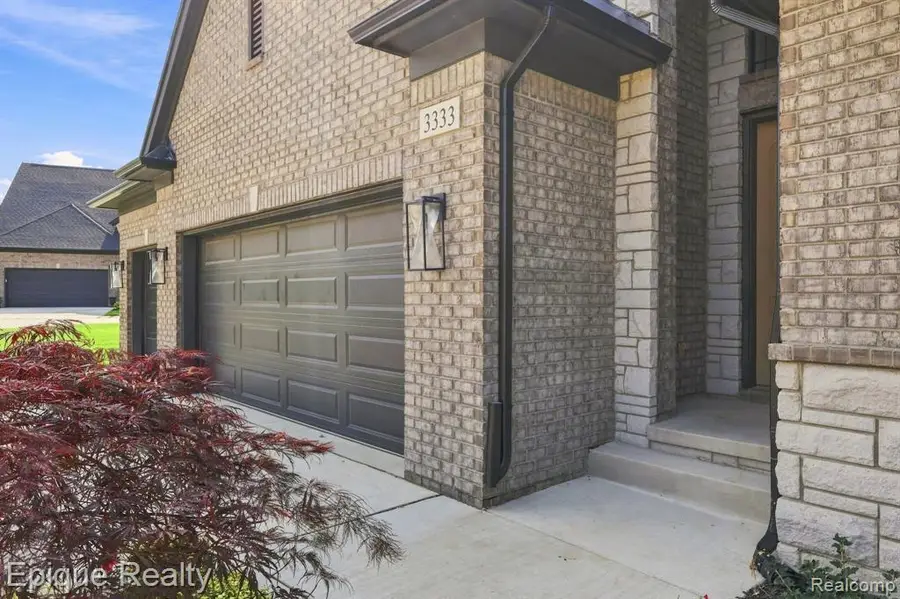 3333 Cornerstone #68, Lake Orion, MI 48360 - #3