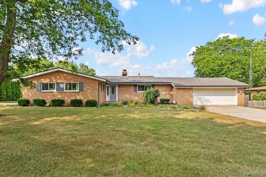 7366 Green Valley, Grand Blanc, MI 48439 - #2