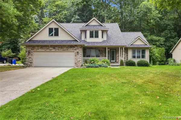 2318 Flagstone, Flushing, MI 48433
