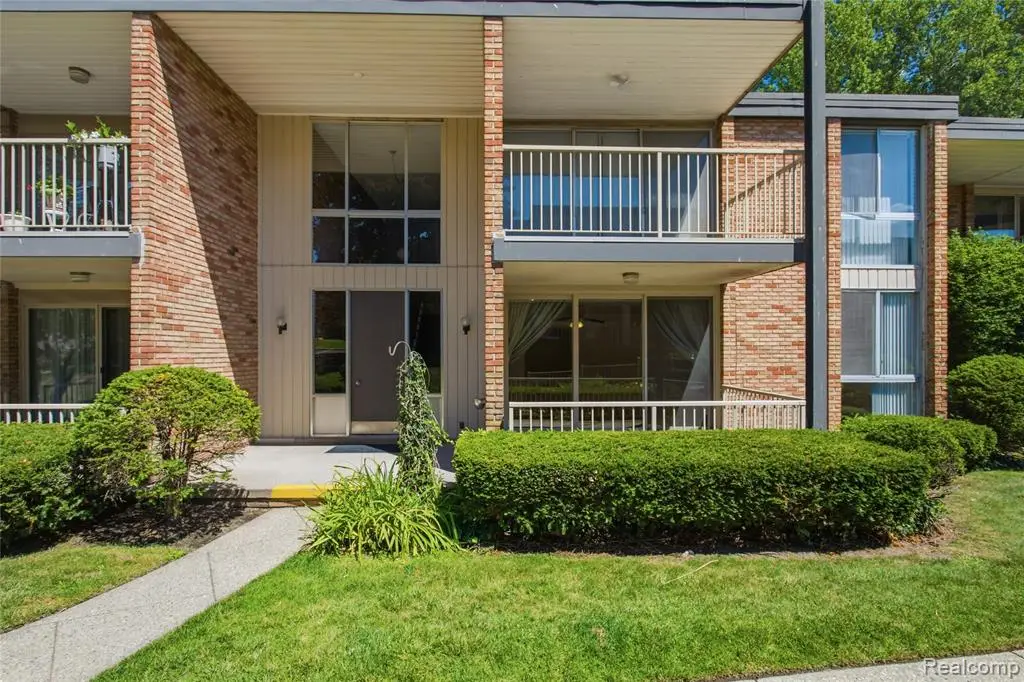 4041 W Maple #E102, Bloomfield Hills, MI 48301 - #1