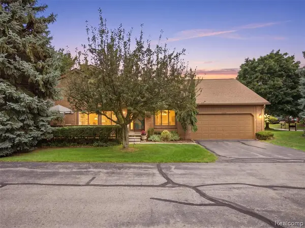 2195 London Bridge, Rochester Hills, MI 48307