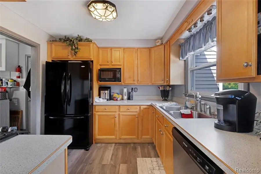 5088 W Grand Blanc, Swartz Creek, MI 48473 - #3