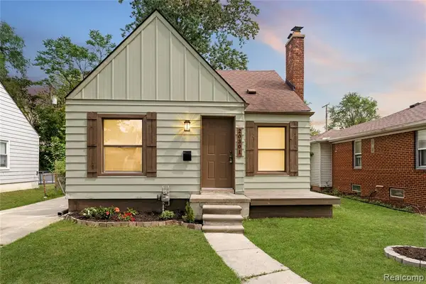 20301 Kenosha, Harper Woods, MI 48225