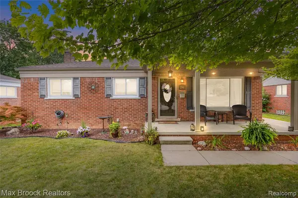 2741 Longmeadow, Trenton, MI 48183
