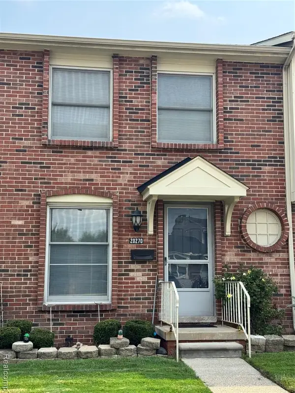 20270 Great Oaks Circle #252, Clinton Township, MI 48036