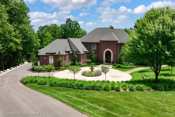 5001 Forest Valley, Clarkston, MI 48348