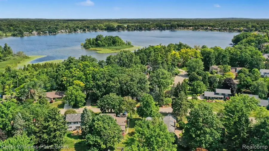 2711 Armstrong Drive, Lake Orion, MI 48360 - #2