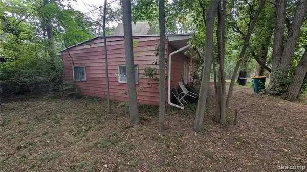 2945 Maganser, Wixom, MI 48393