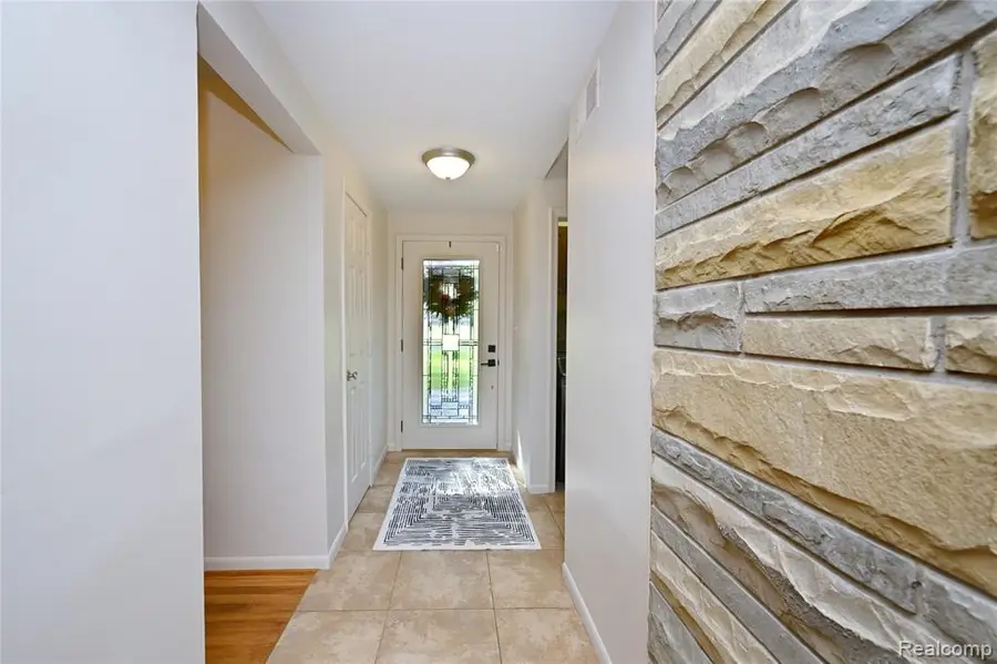 2374 Rutherford, Bloomfield Hills, MI 48302 - #3