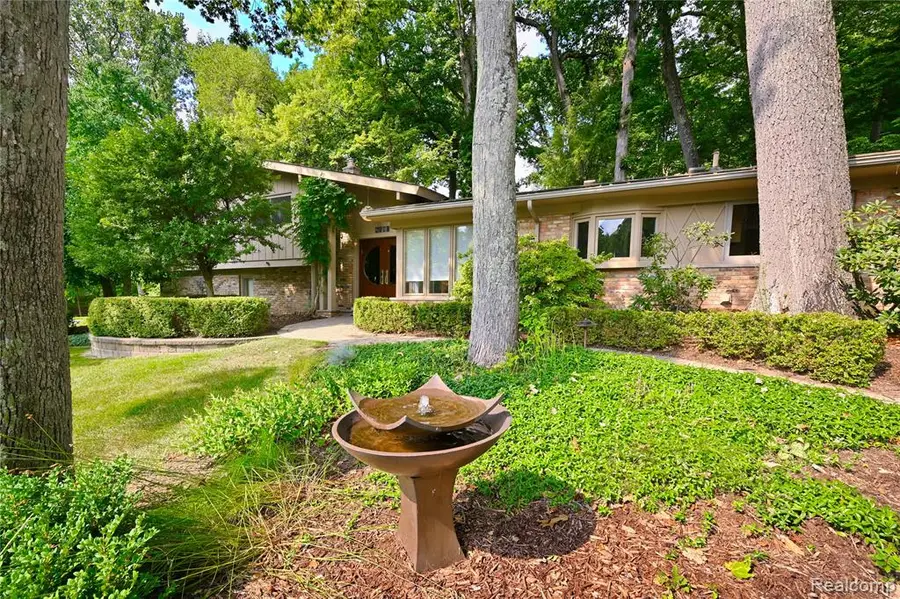 4780 Pickering, Bloomfield Hills, MI 48301 - #3