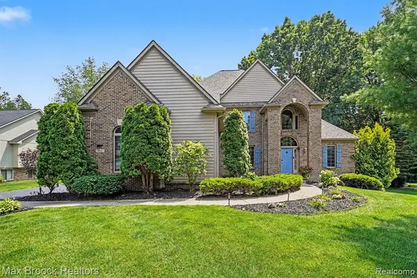9843 Oak Valley, Clarkston, MI 48348