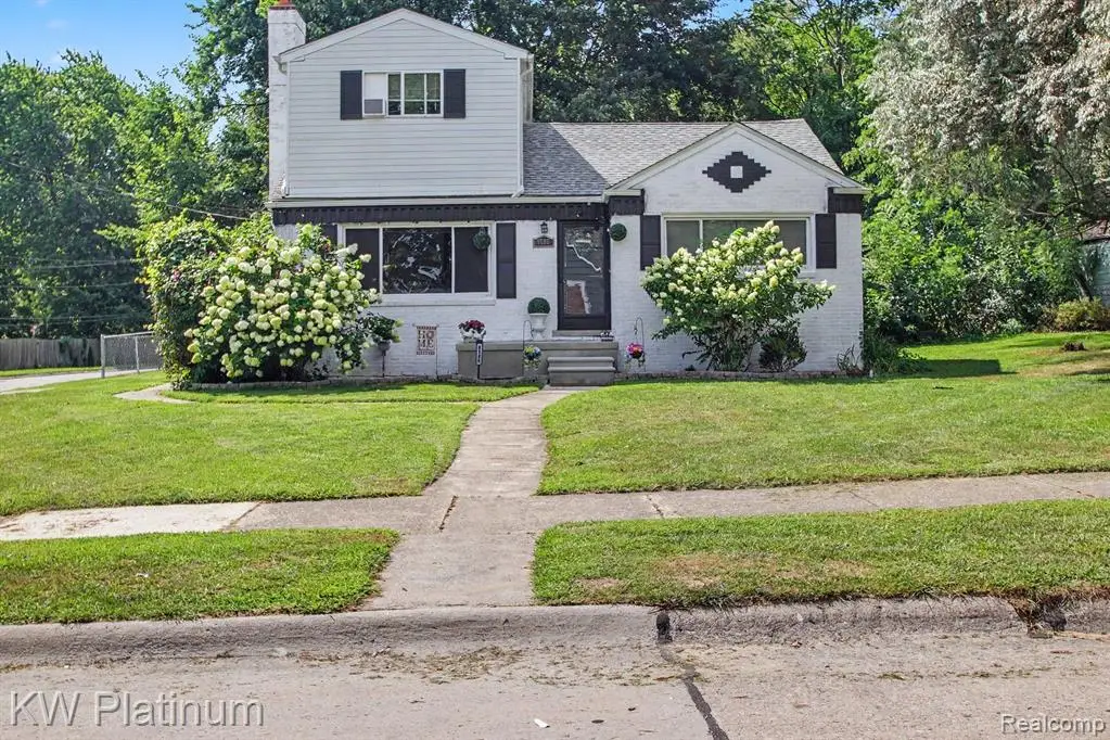 8586 Superior, Center Line, MI 48015 - #1