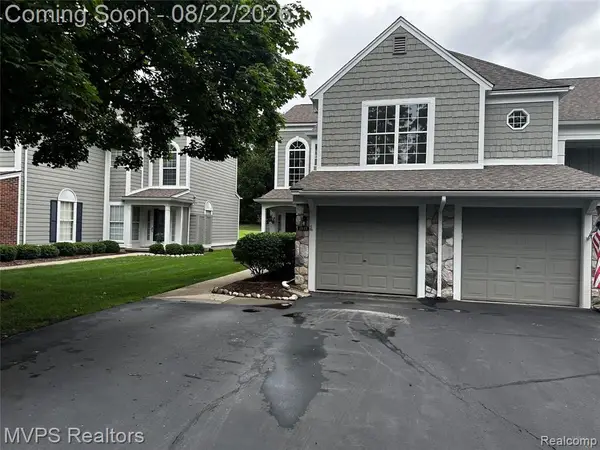 1945 Eagle Pointe #72, Bloomfield Hills, MI 48304