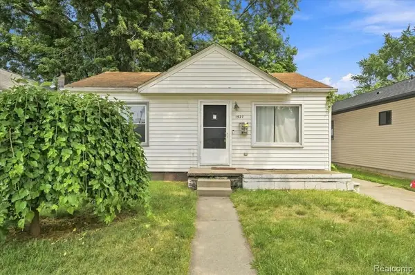 1527 E Meyers, Hazel Park, MI 48030