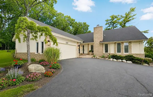 6401 Apple Grove, Bloomfield Hills, MI 48301