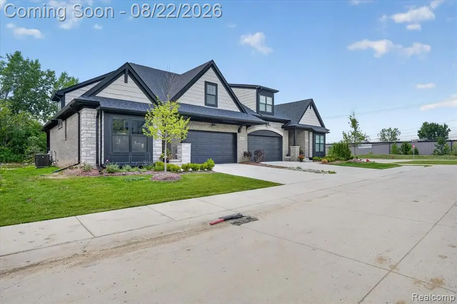 2020 Breckenridge, Rochester Hills, MI 48309 - #2