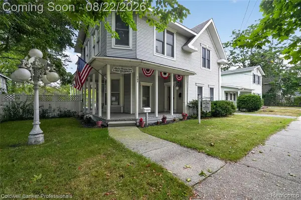 108 College, Holly, MI 48442