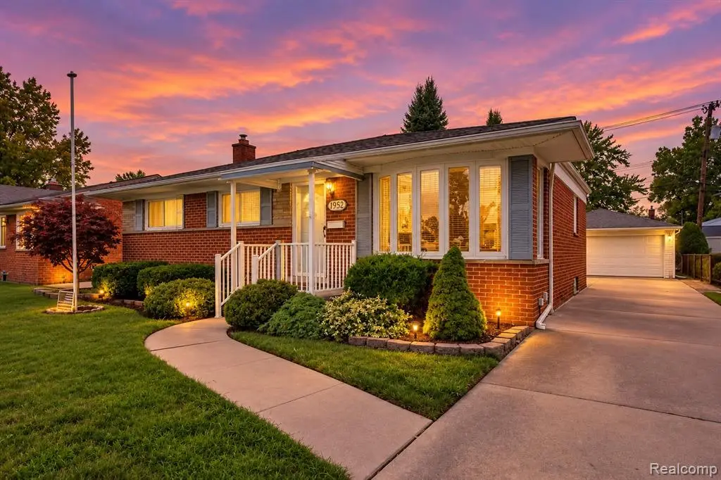 1952 Lakeview, Trenton, MI 48183 - #1