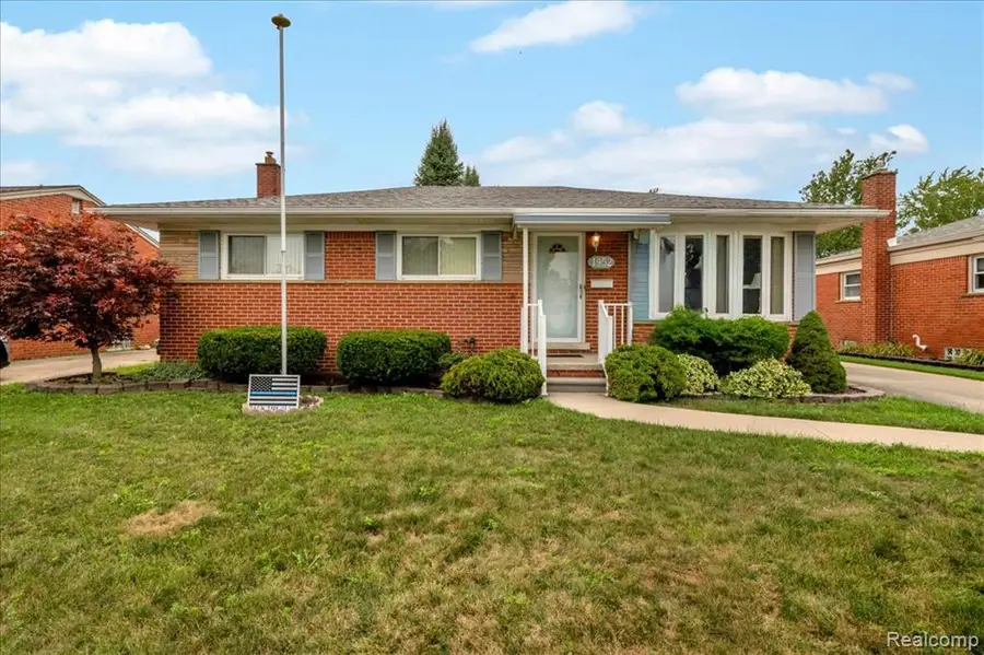 1952 Lakeview, Trenton, MI 48183 - #3