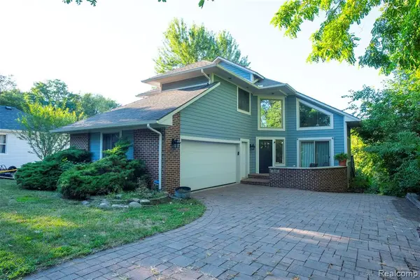 320 Charlevoix, Commerce Twp, MI 48382